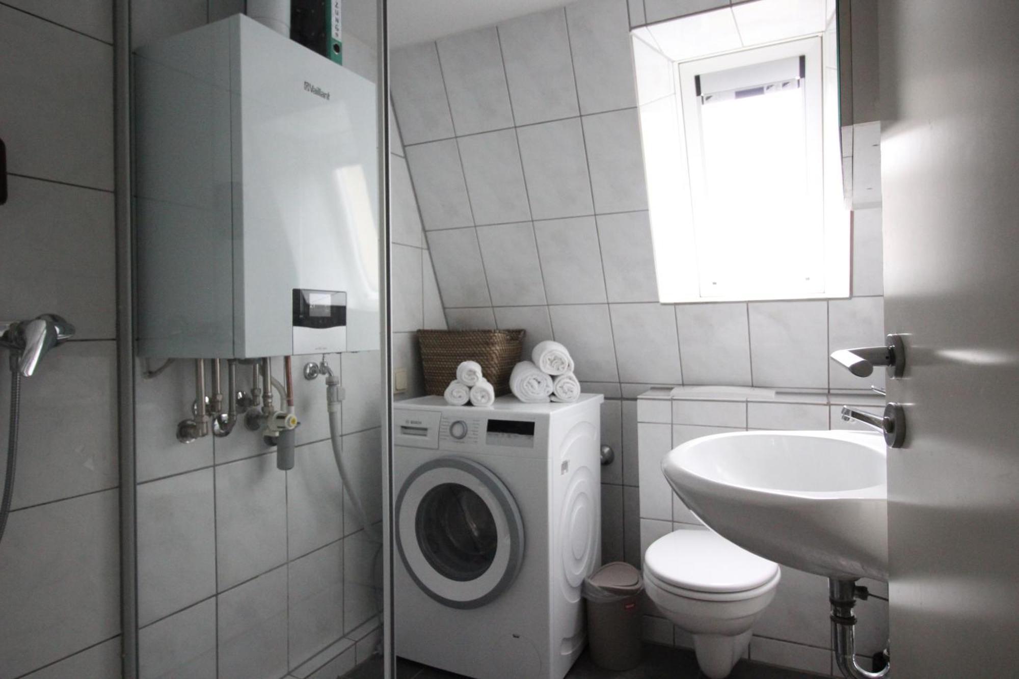 וירצבורג Homie Stay Schiestlstrasse - Moderne Dachgeschosswohnung Mit 2 Schlafzimmern מראה חיצוני תמונה