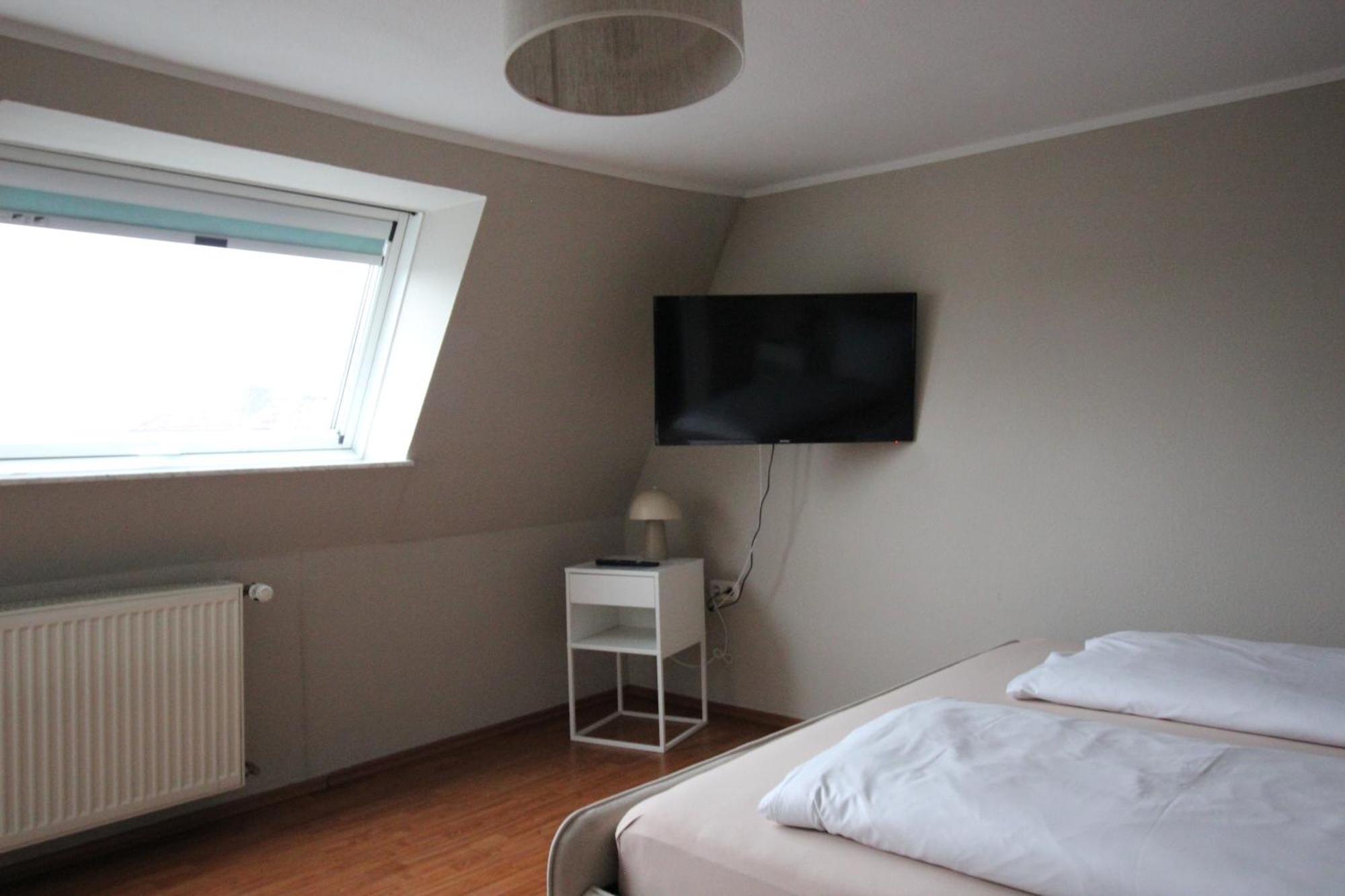 וירצבורג Homie Stay Schiestlstrasse - Moderne Dachgeschosswohnung Mit 2 Schlafzimmern מראה חיצוני תמונה